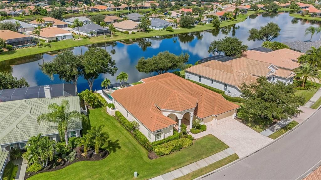 En Venta: $649,000 (3 camas, 3 baños, 2991 Pies cuadrados)