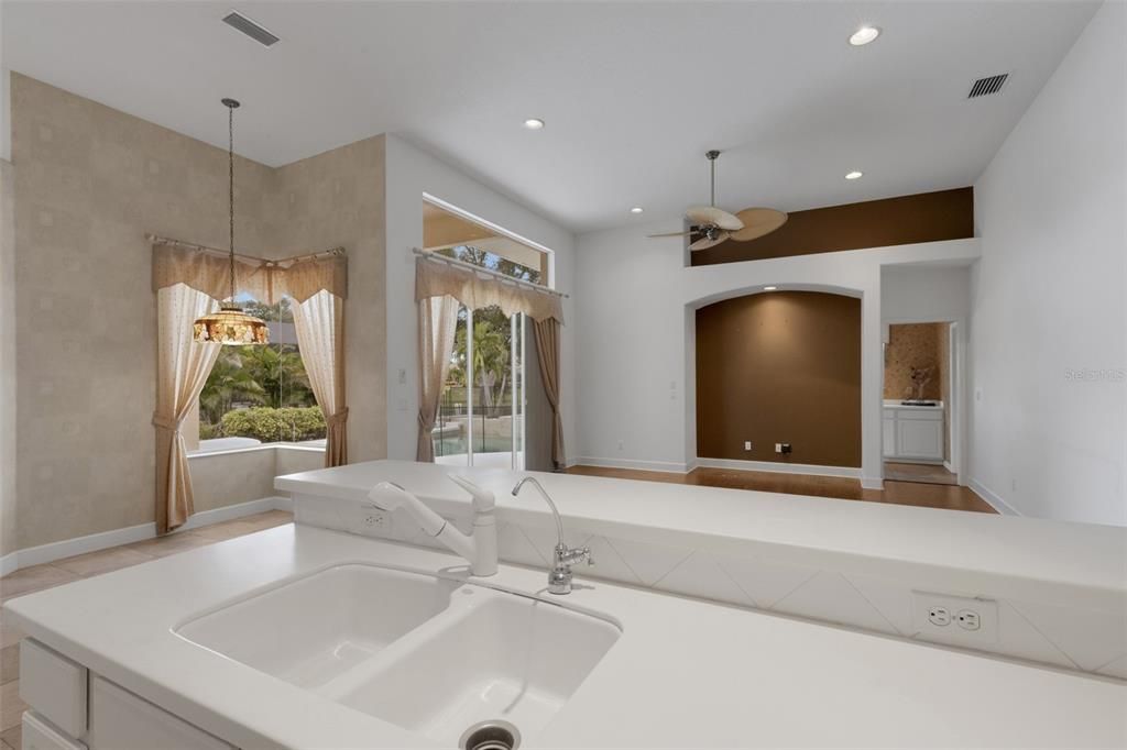 En Venta: $649,000 (3 camas, 3 baños, 2991 Pies cuadrados)