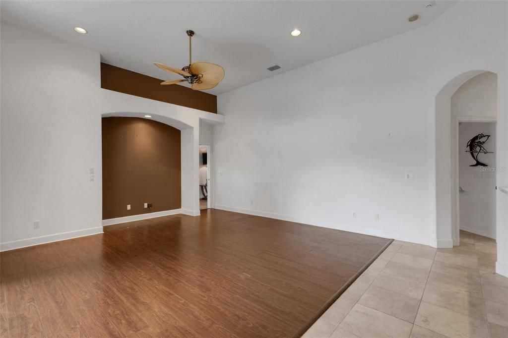 En Venta: $649,000 (3 camas, 3 baños, 2991 Pies cuadrados)
