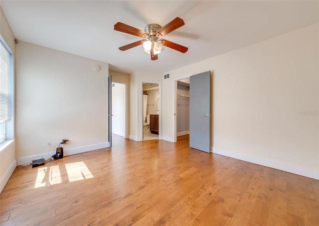 For Rent: $1,800 (2 beds, 2 baths, 988 Square Feet)