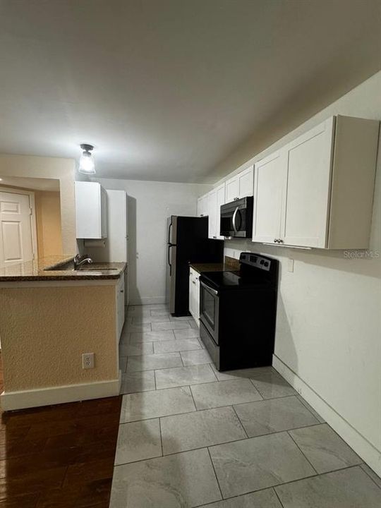 For Rent: $1,800 (2 beds, 2 baths, 988 Square Feet)