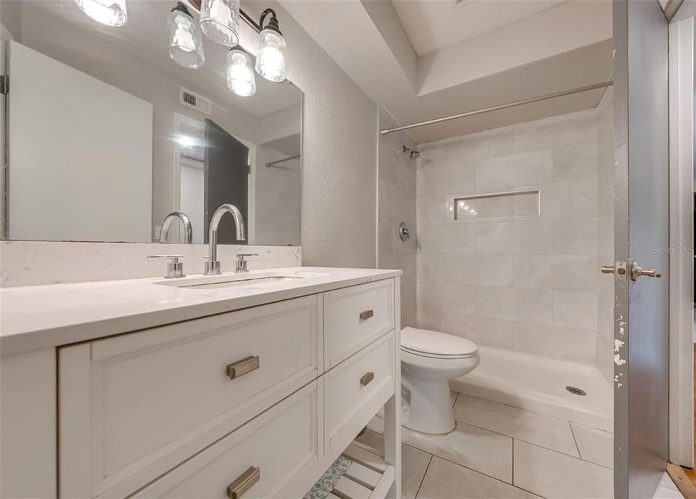 For Rent: $1,800 (2 beds, 2 baths, 988 Square Feet)