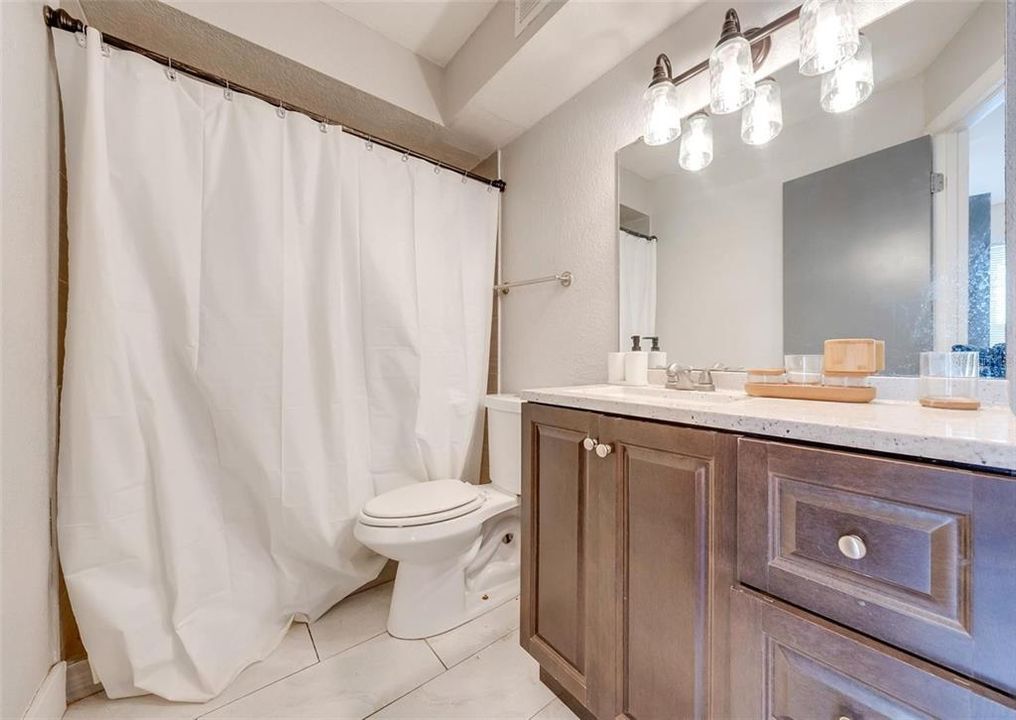 For Rent: $1,800 (2 beds, 2 baths, 988 Square Feet)