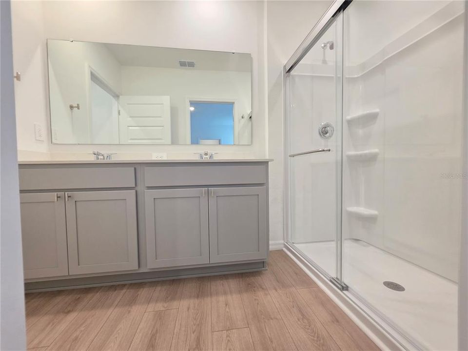 For Rent: $2,250 (4 beds, 2 baths, 1665 Square Feet)