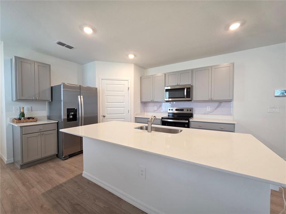 For Rent: $2,250 (4 beds, 2 baths, 1665 Square Feet)