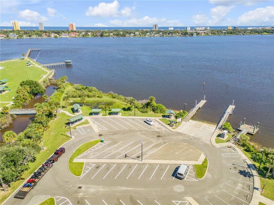На продажу: $240,000 (2 спален, 1 ванн, 976 Квадратных фут)