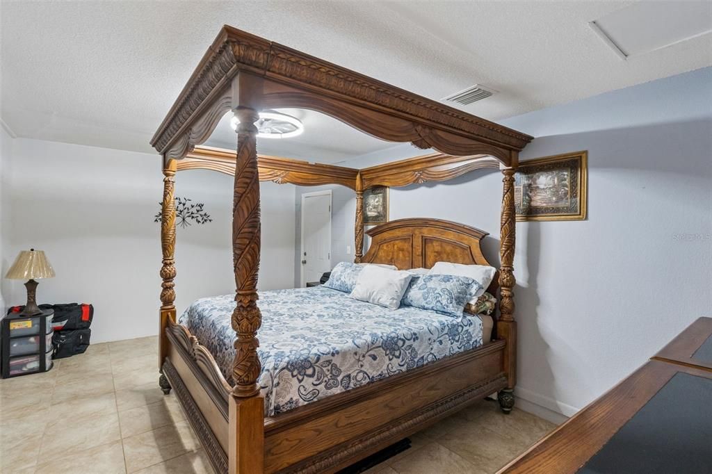 На продажу: $325,000 (3 спален, 1 ванн, 1200 Квадратных фут)