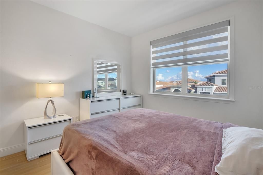 En Venta: $980,000 (4 camas, 3 baños, 2692 Pies cuadrados)