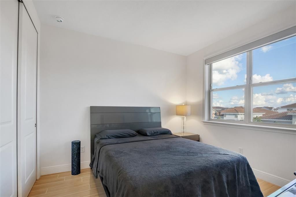 En Venta: $980,000 (4 camas, 3 baños, 2692 Pies cuadrados)