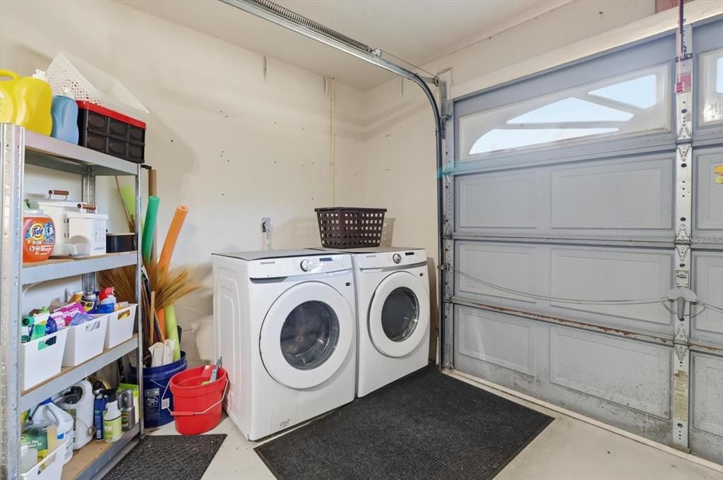 For Sale: $125,000 (2 beds, 2 baths, 956 Square Feet)