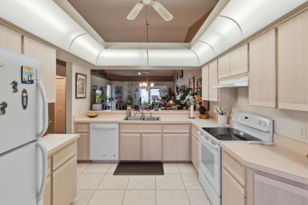 For Sale: $125,000 (2 beds, 2 baths, 956 Square Feet)