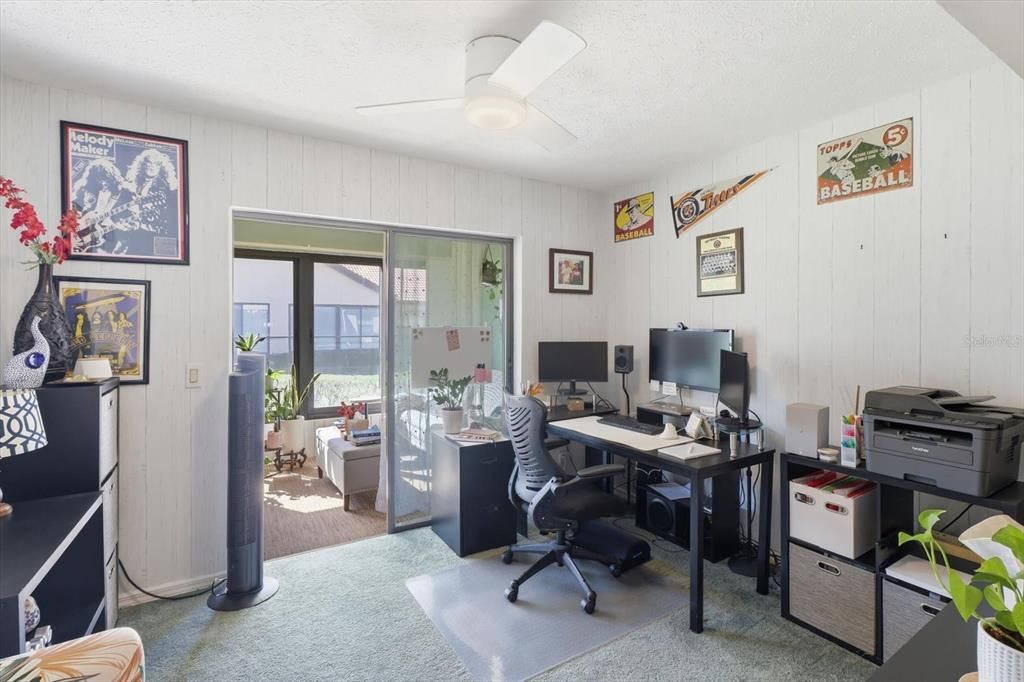 For Sale: $125,000 (2 beds, 2 baths, 956 Square Feet)