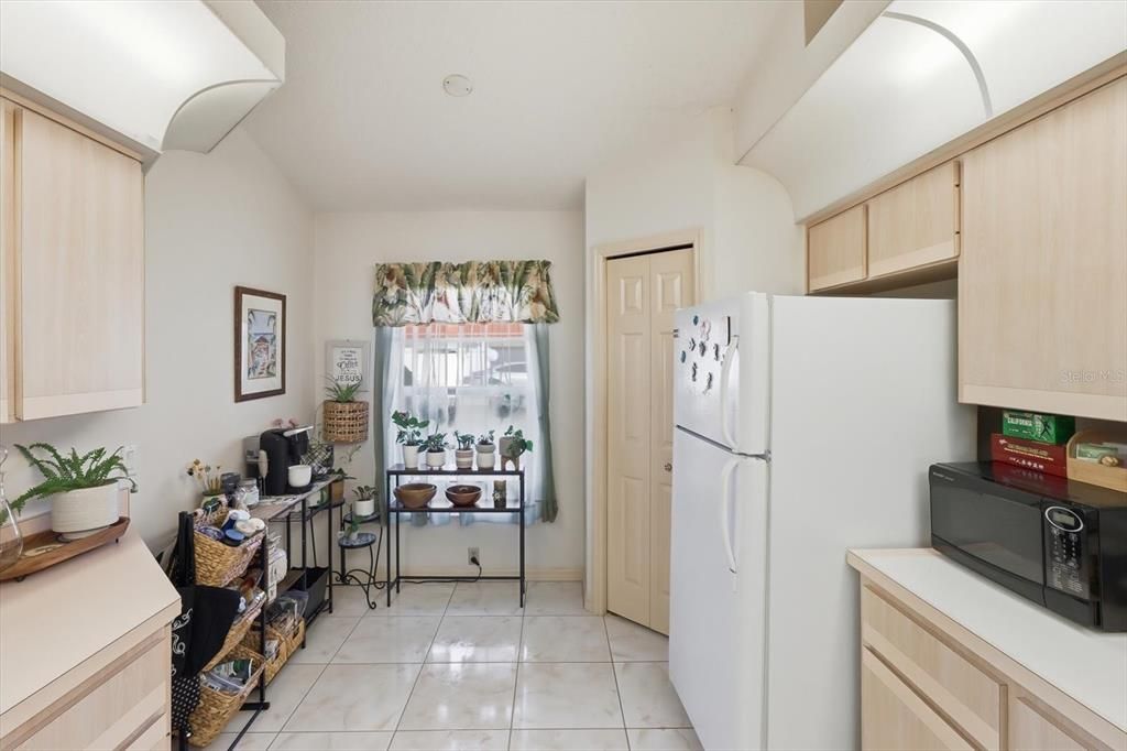 For Sale: $125,000 (2 beds, 2 baths, 956 Square Feet)
