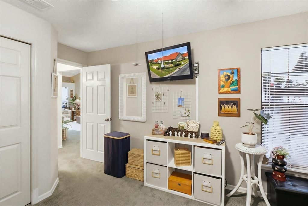 For Sale: $125,000 (2 beds, 2 baths, 956 Square Feet)
