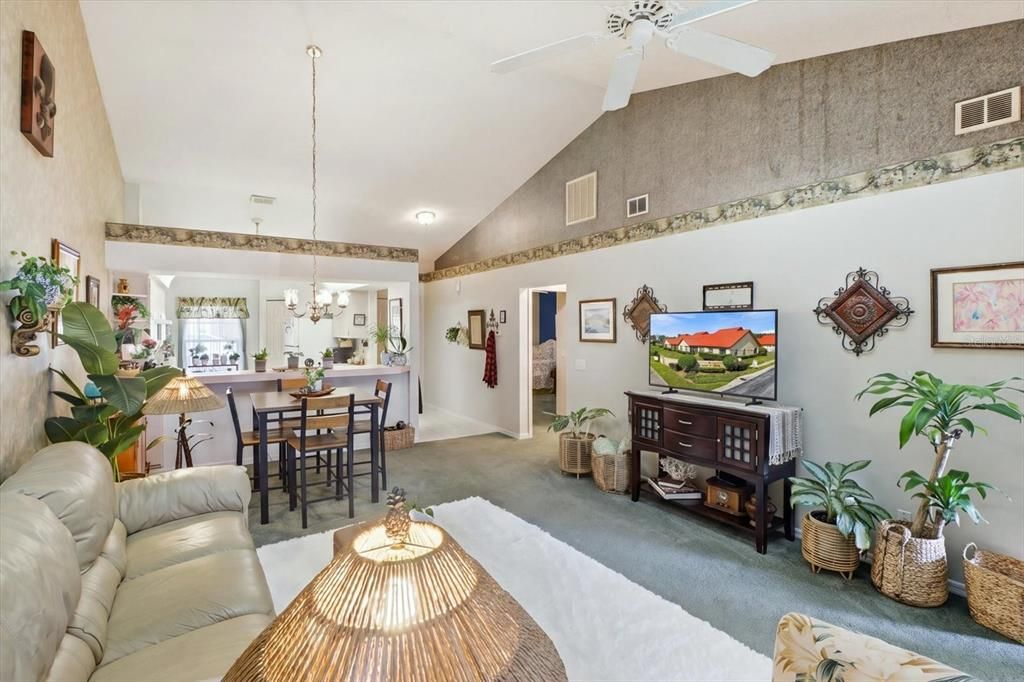 For Sale: $125,000 (2 beds, 2 baths, 956 Square Feet)