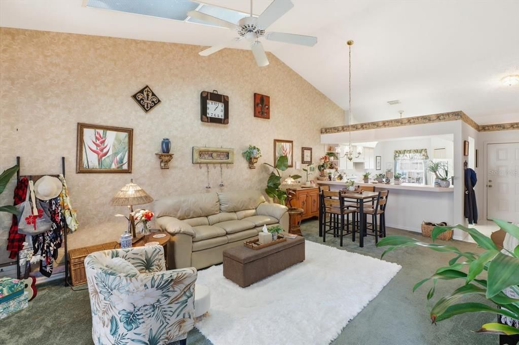 For Sale: $125,000 (2 beds, 2 baths, 956 Square Feet)