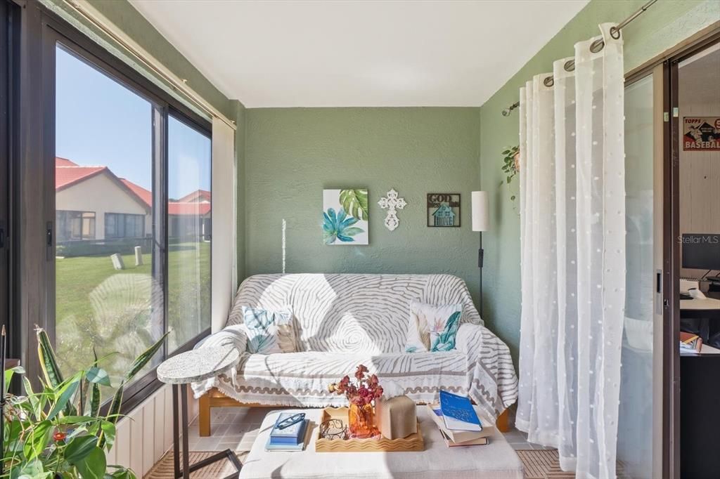 For Sale: $125,000 (2 beds, 2 baths, 956 Square Feet)