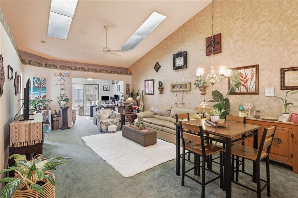 For Sale: $125,000 (2 beds, 2 baths, 956 Square Feet)