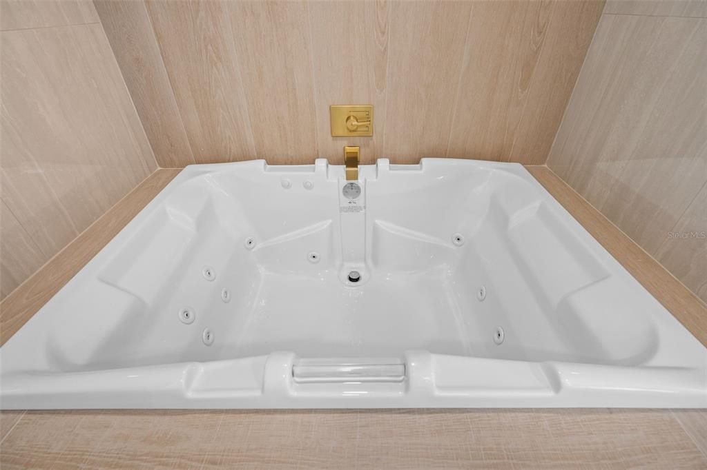 待售: $489,999 (3 贝兹, 2 浴室, 1585 平方英尺)