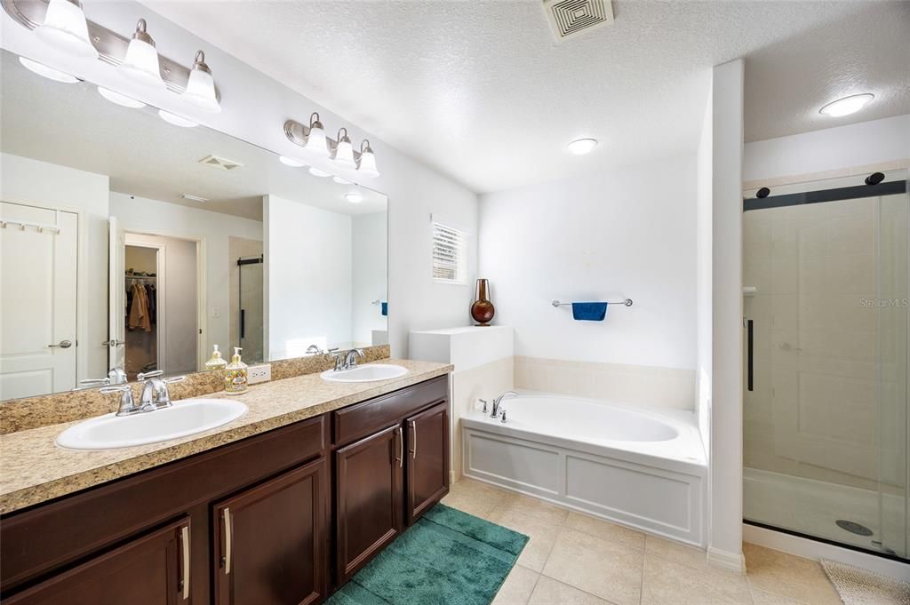 For Rent: $2,300 (4 beds, 2 baths, 2146 Square Feet)