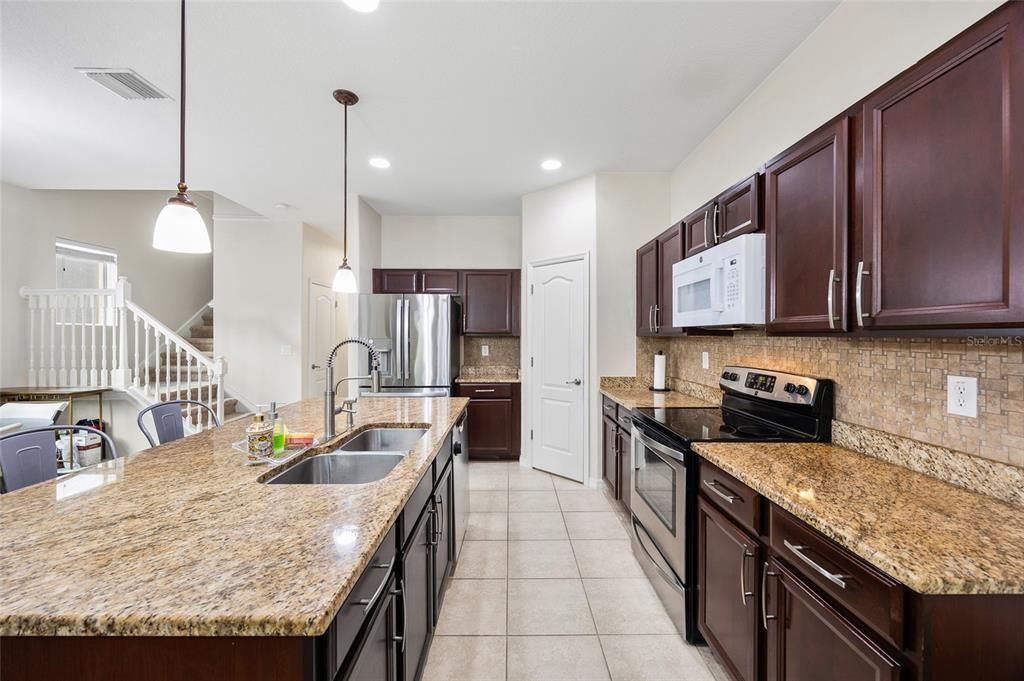 For Rent: $2,300 (4 beds, 2 baths, 2146 Square Feet)