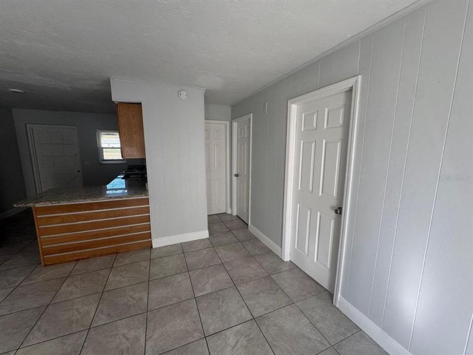 For Rent: $1,350 (2 beds, 1 baths, 1352 Square Feet)