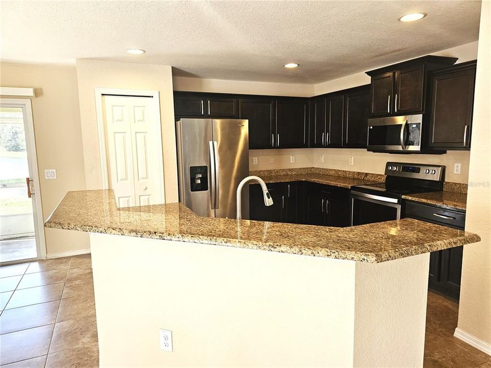 For Rent: $2,250 (3 beds, 2 baths, 1650 Square Feet)