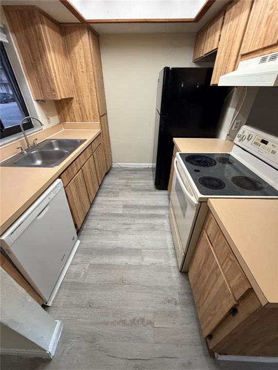 For Sale: $188,000 (2 beds, 2 baths, 1037 Square Feet)