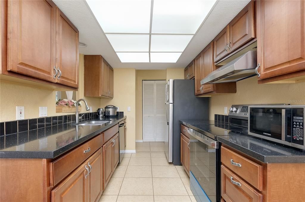 На продажу: $249,955 (3 спален, 2 ванн, 1277 Квадратных фут)