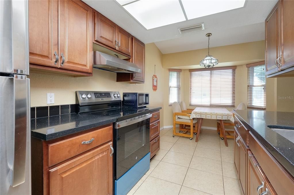 На продажу: $249,955 (3 спален, 2 ванн, 1277 Квадратных фут)