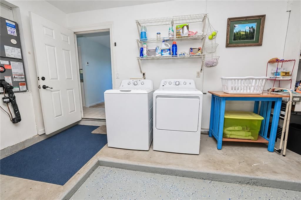 На продажу: $325,000 (2 спален, 2 ванн, 1340 Квадратных фут)