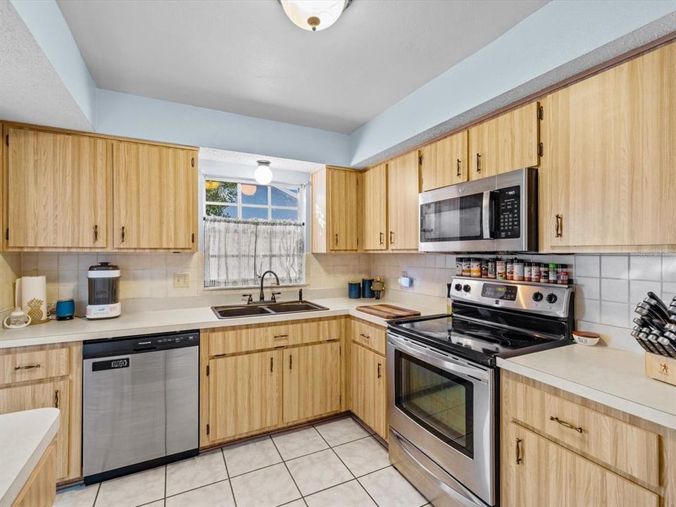 En Venta: $325,000 (3 camas, 2 baños, 1759 Pies cuadrados)