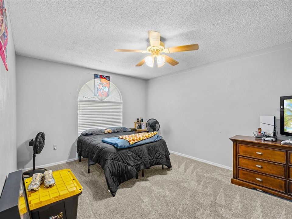 En Venta: $325,000 (3 camas, 2 baños, 1759 Pies cuadrados)