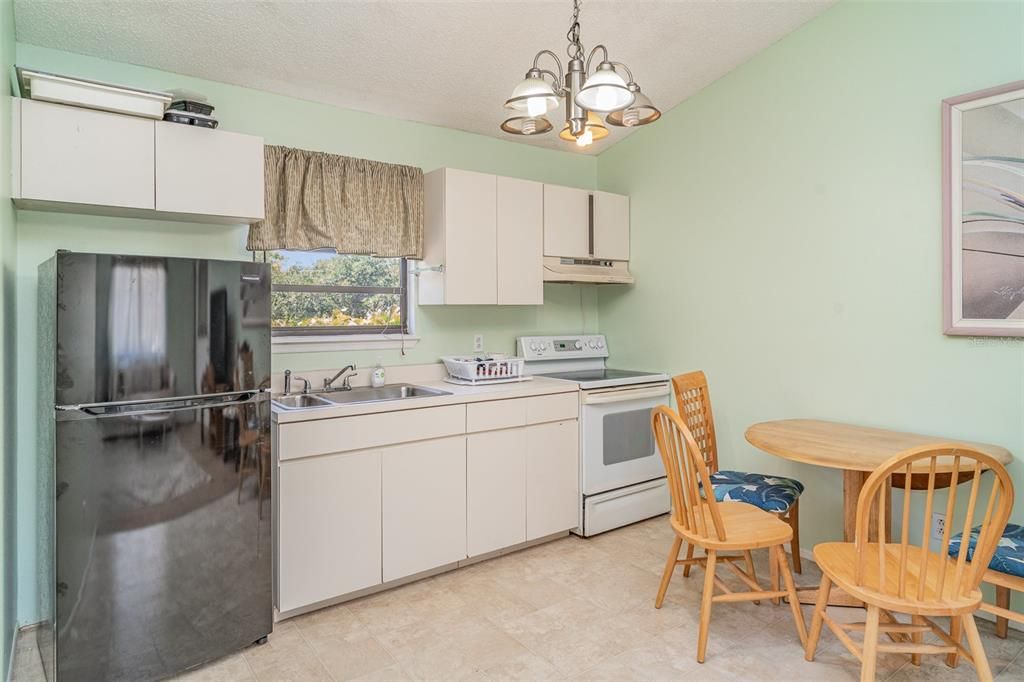 For Sale: $750,000 (5 beds, 5 baths, 3358 Square Feet)