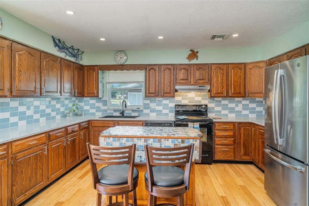 For Sale: $750,000 (5 beds, 5 baths, 3358 Square Feet)