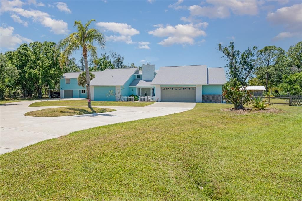 For Sale: $750,000 (5 beds, 5 baths, 3358 Square Feet)
