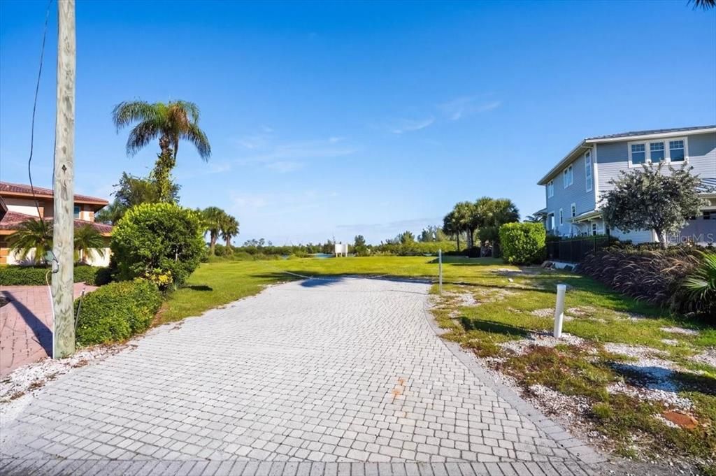 待售: $3,695,000 (0.26 acres)