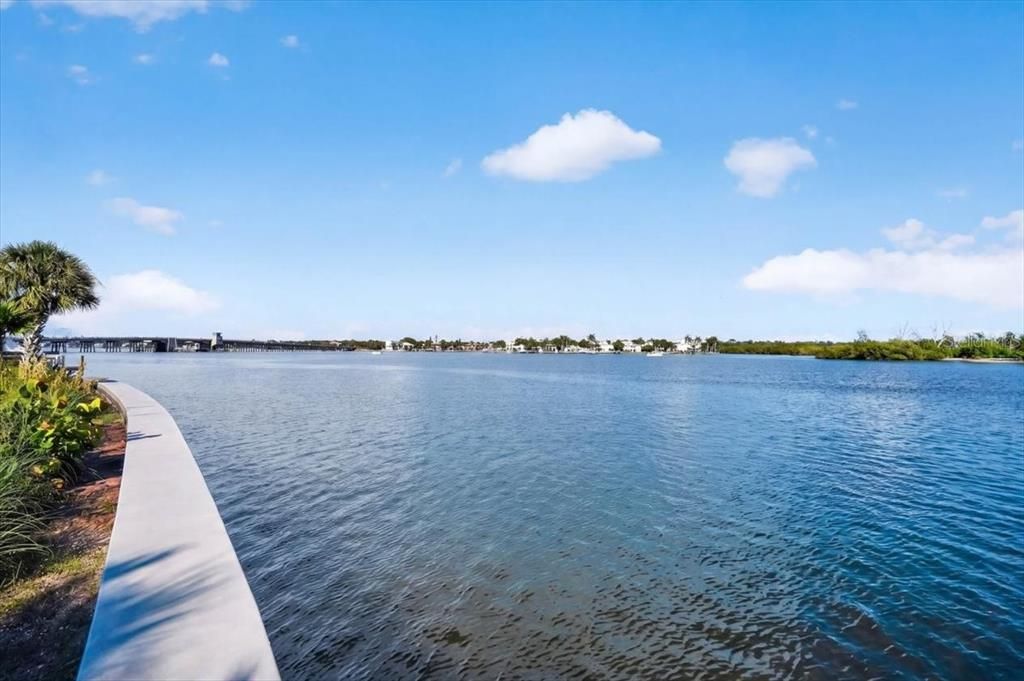 待售: $3,695,000 (0.26 acres)