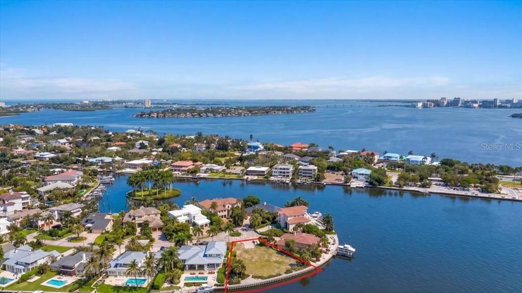待售: $3,695,000 (0.26 acres)