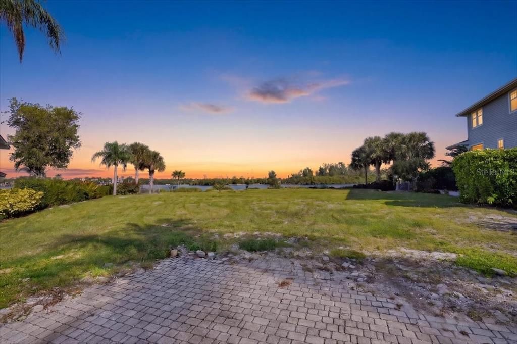 待售: $3,695,000 (0.26 acres)