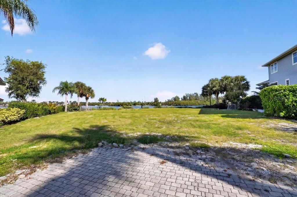待售: $3,695,000 (0.26 acres)