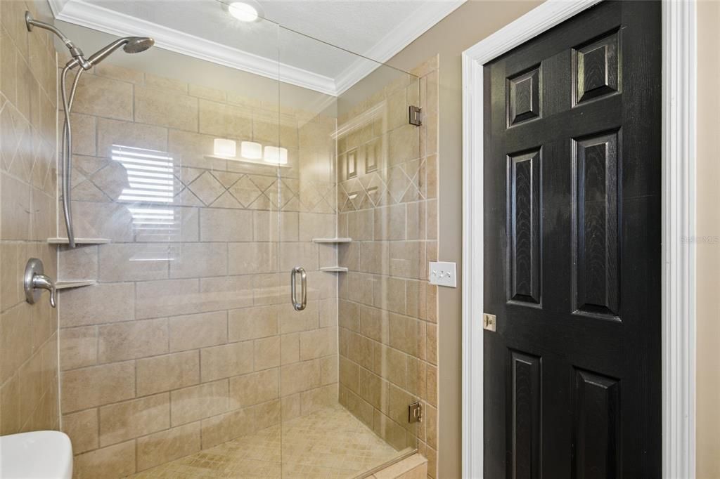 En Venta: $599,000 (4 camas, 2 baños, 2084 Pies cuadrados)