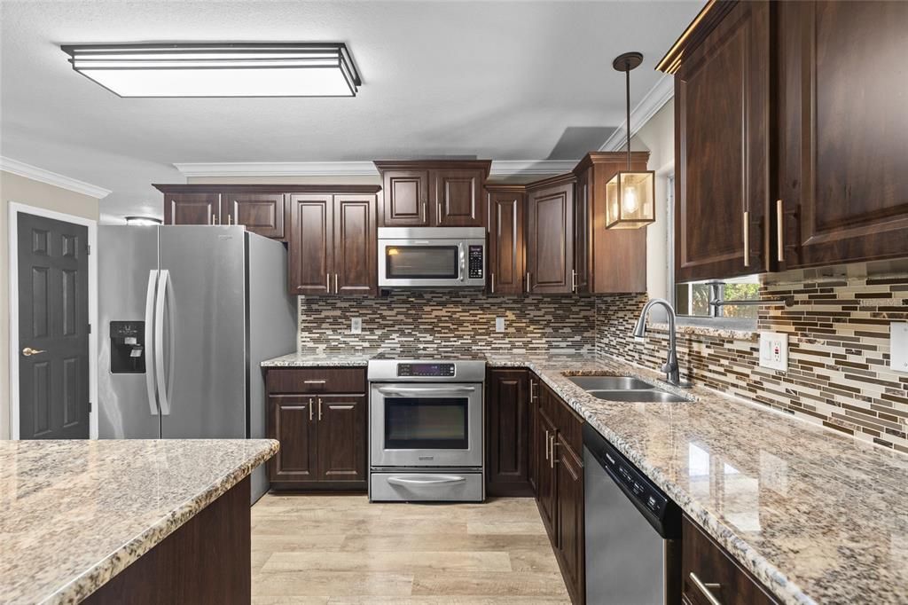 En Venta: $599,000 (4 camas, 2 baños, 2084 Pies cuadrados)