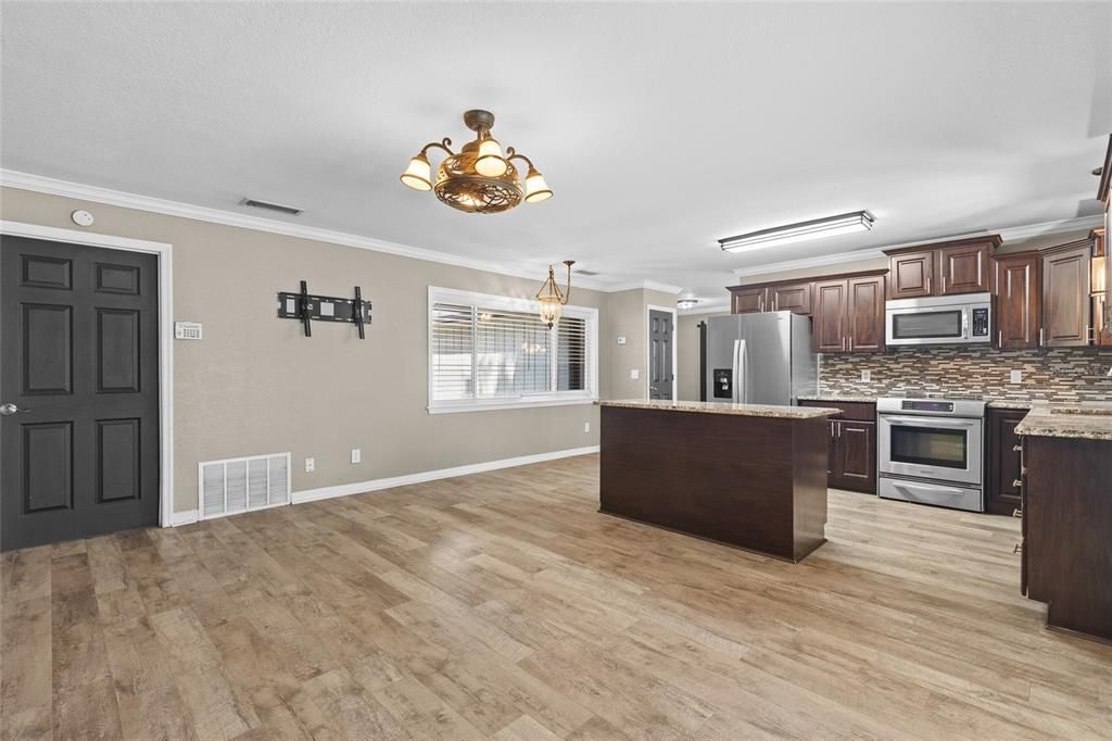 En Venta: $599,000 (4 camas, 2 baños, 2084 Pies cuadrados)