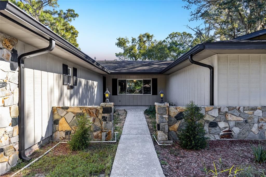 En Venta: $599,000 (4 camas, 2 baños, 2084 Pies cuadrados)