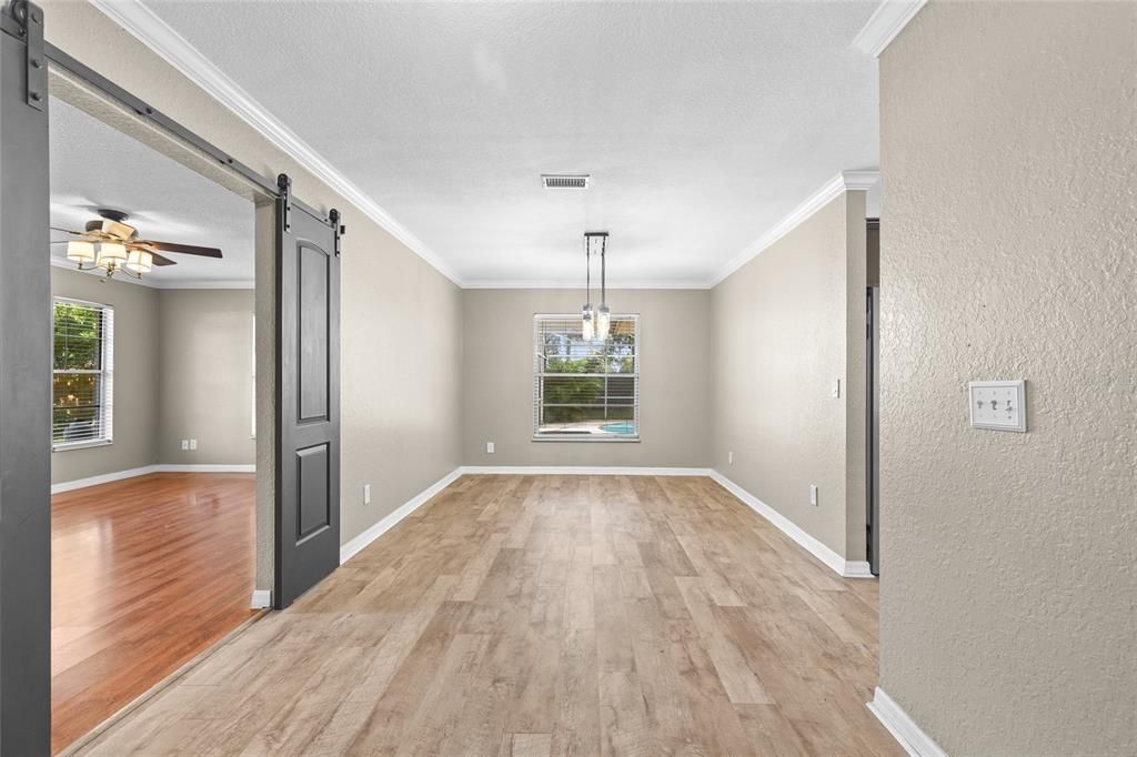 En Venta: $599,000 (4 camas, 2 baños, 2084 Pies cuadrados)