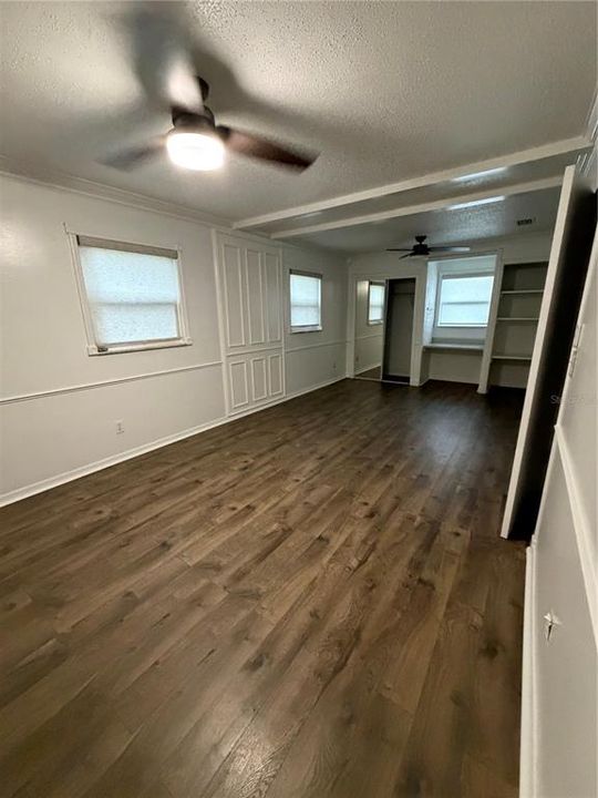 For Sale: $215,000 (3 beds, 2 baths, 1144 Square Feet)
