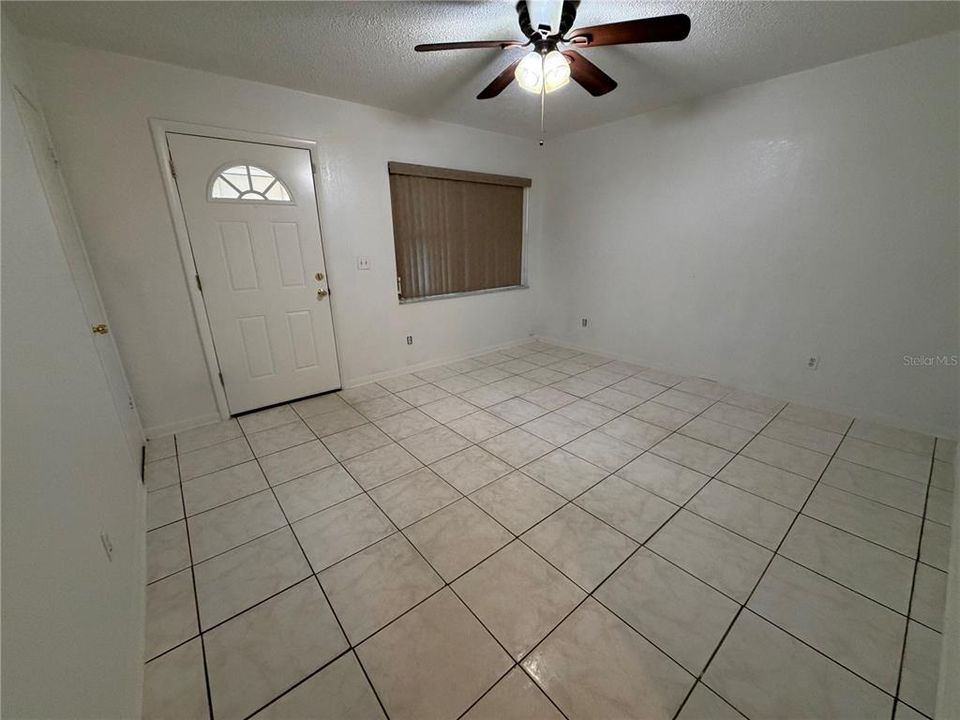 For Sale: $215,000 (3 beds, 2 baths, 1144 Square Feet)