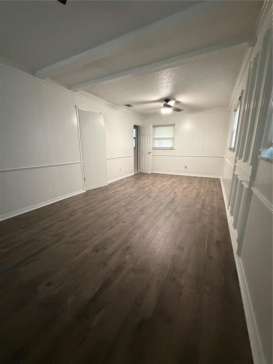 For Sale: $215,000 (3 beds, 2 baths, 1144 Square Feet)
