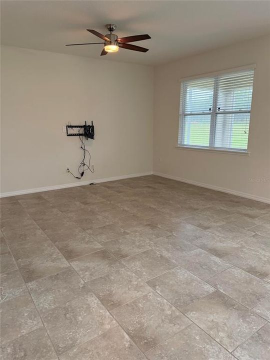 For Sale: $299,900 (3 beds, 2 baths, 1714 Square Feet)